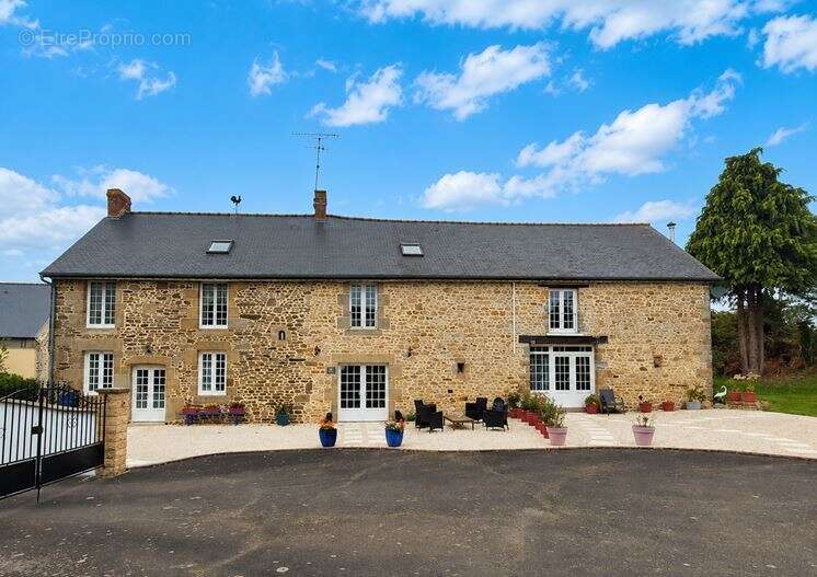Maison 330 m² à Saint-James  - photo 2