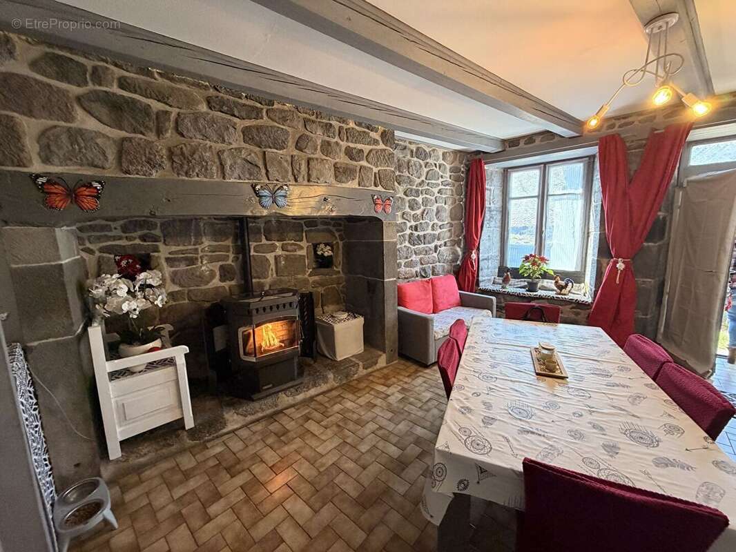 Maison à CEZENS