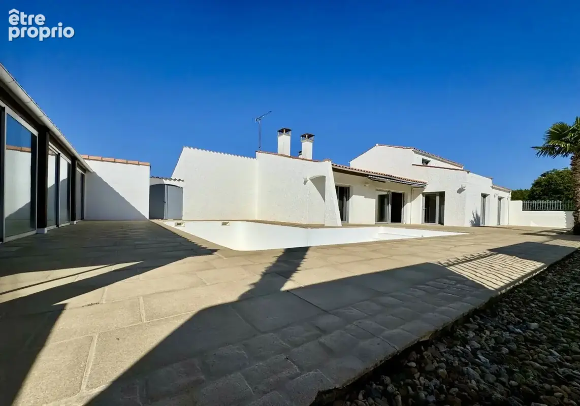 Maison 188 m² à Breuillet  - photo 2