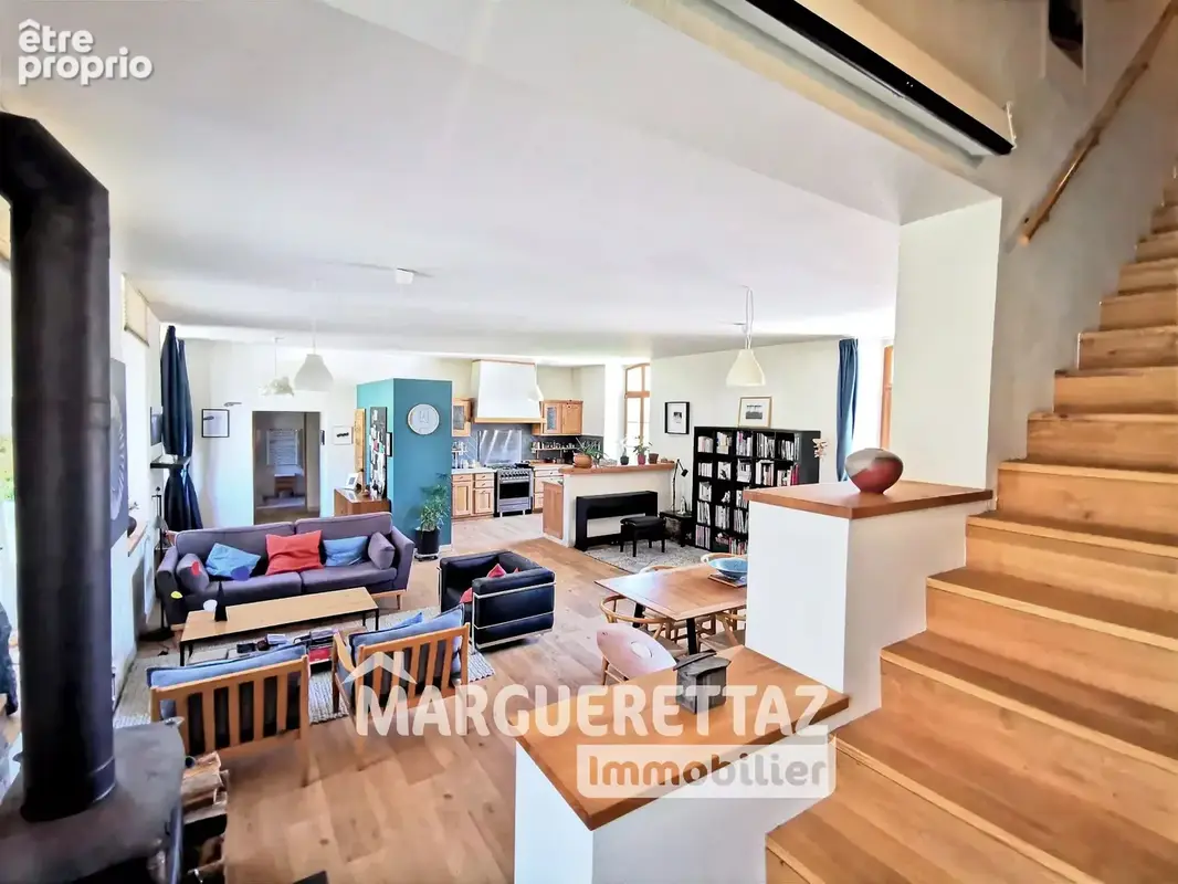 Ancienne fruitière d'exception - intégralement rénovée - 150 m² habitables - 4 chambres - vaste dépendance - terrain plat constr - photo 13