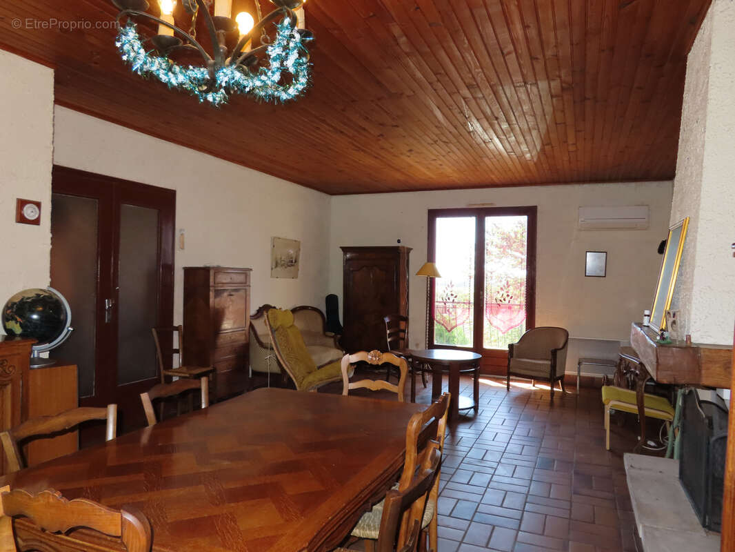 Maison à LEYRIEU