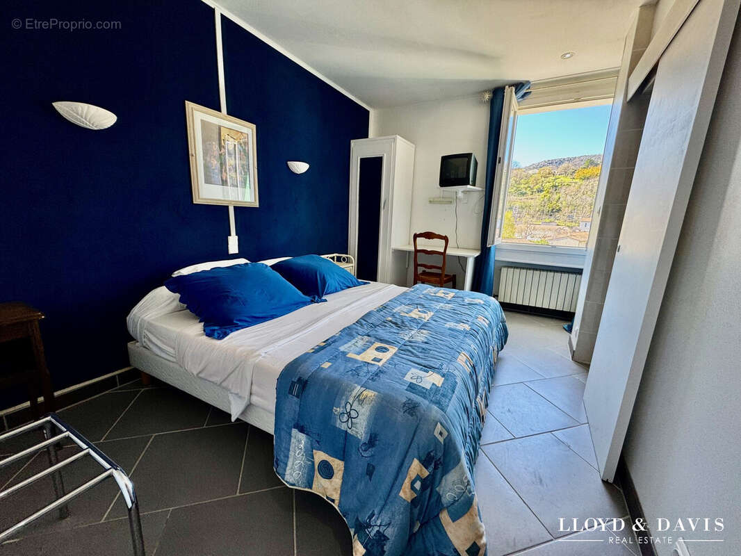 Appartement 800 m² à Valence  - photo 9