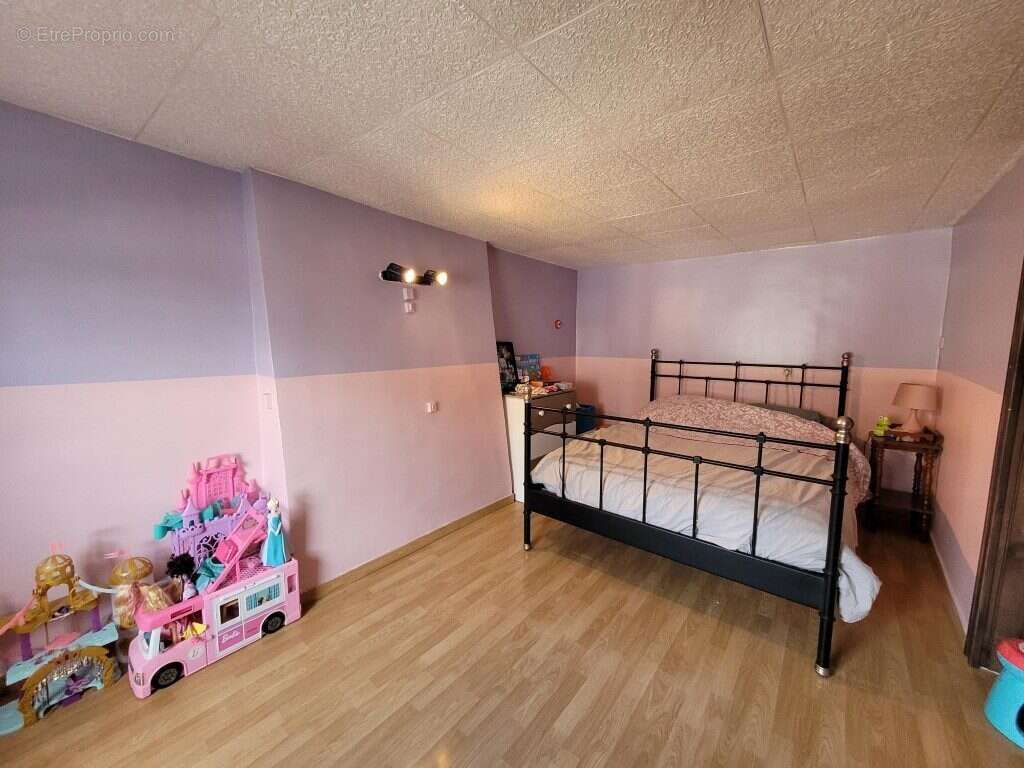 Maison à AVESNES-SUR-HELPE