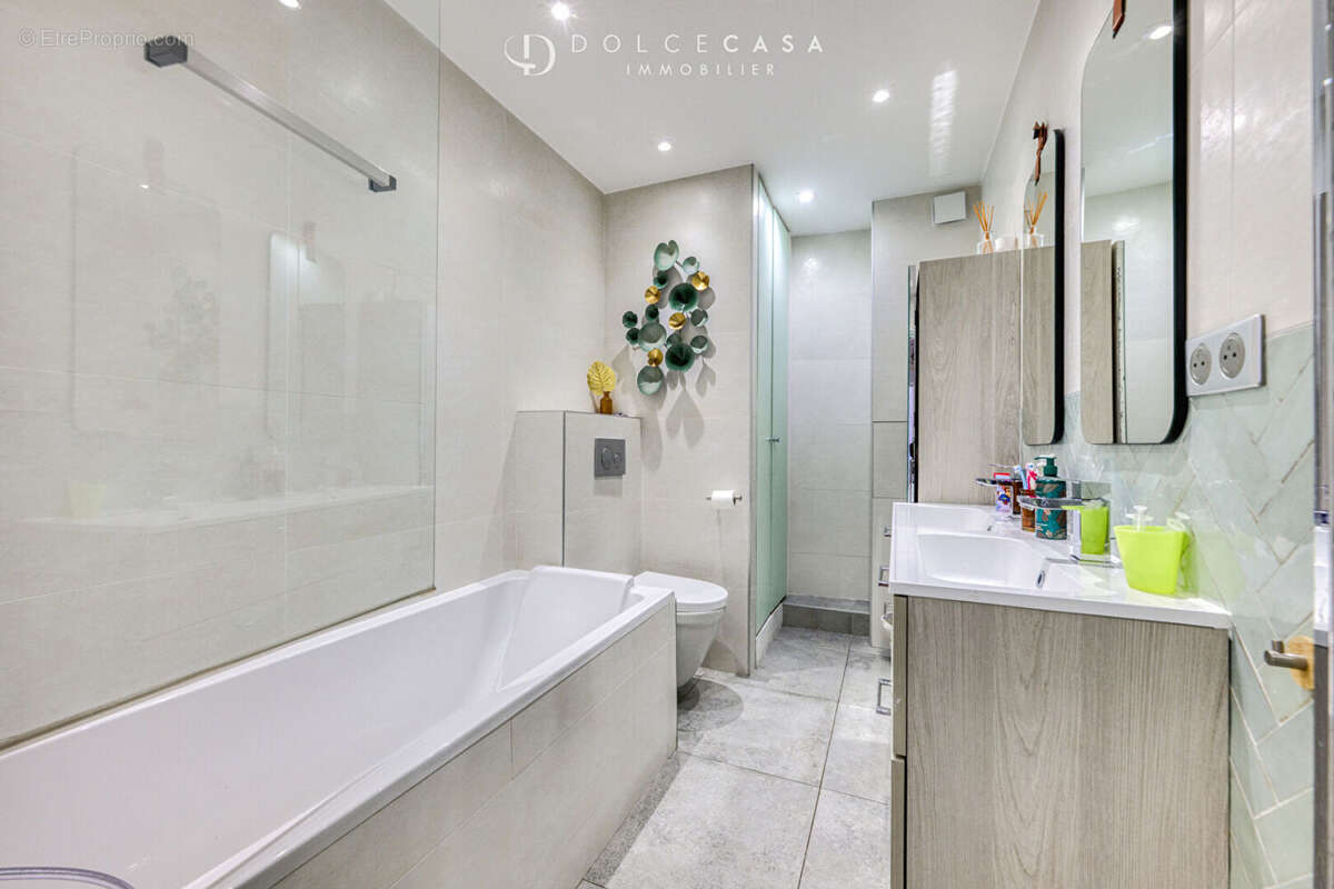 Appartement à CHARENTON-LE-PONT