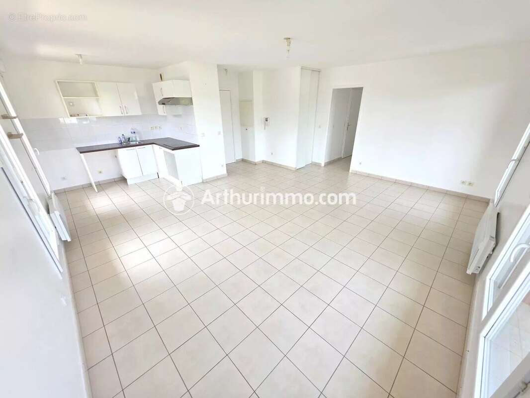 Appartement à SAVIGNY-LE-TEMPLE