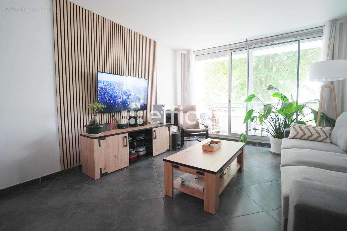 Appartement à FRESNES