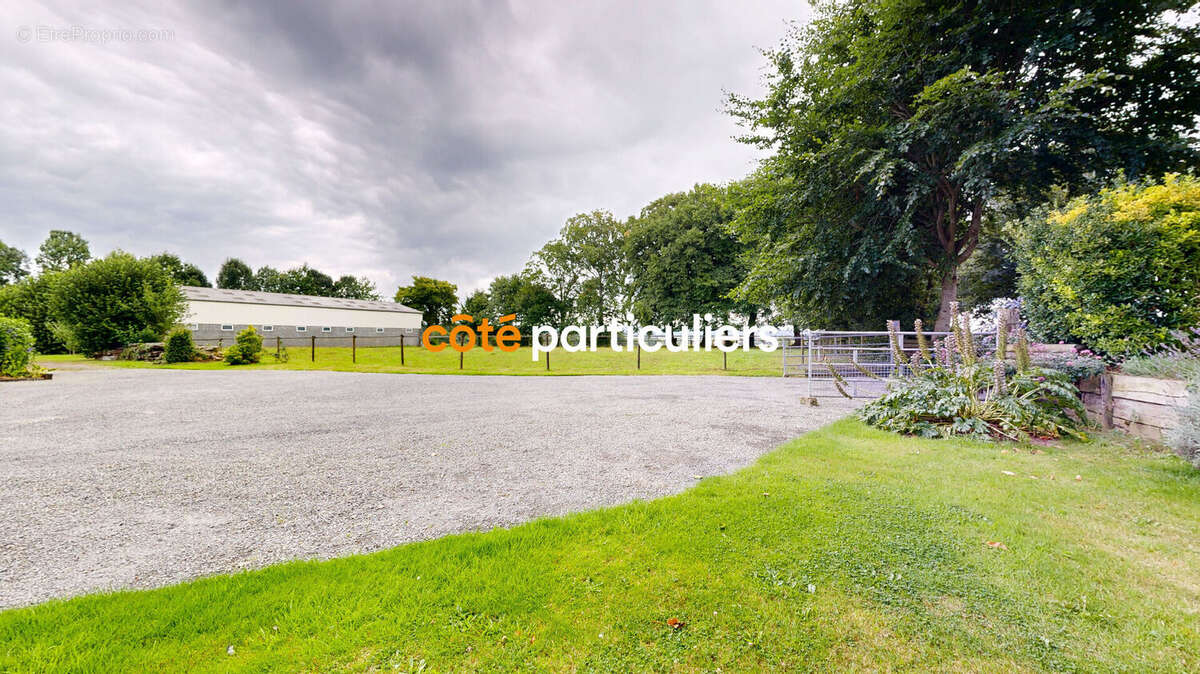 Propriété équestre 17 km Avranches commune de Brécey  175 m2 et bâtiment avec boxes sur 4 hectares. - photo 16