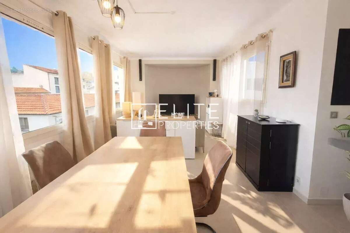 Appartement à VALLAURIS