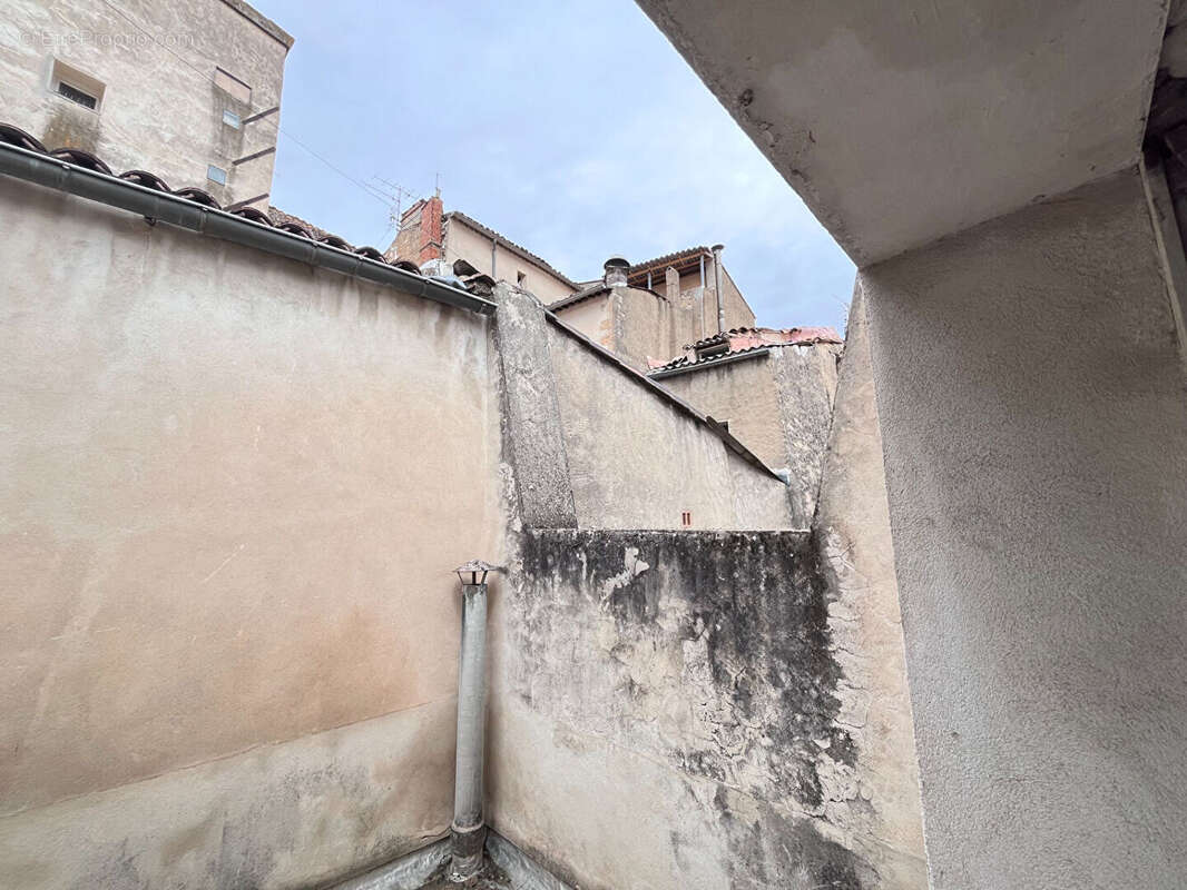 Photo 3 - Commerce à APT