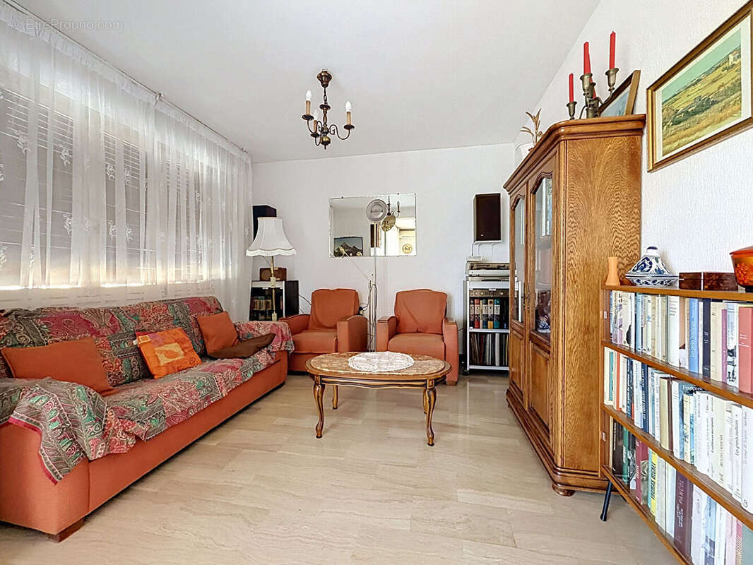 Appartement à MARSEILLE-4E
