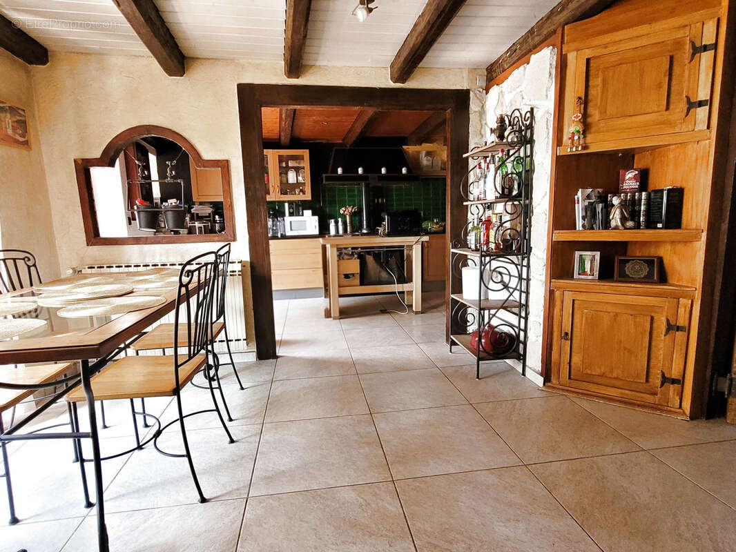 Maison à VETRAZ-MONTHOUX