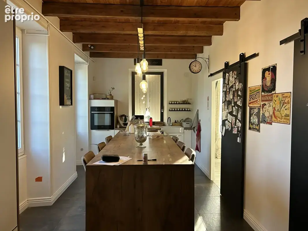 Belle maison de caractère rénovée avec élégance, aux beaux volumes et à la belle luminosité - photo 5