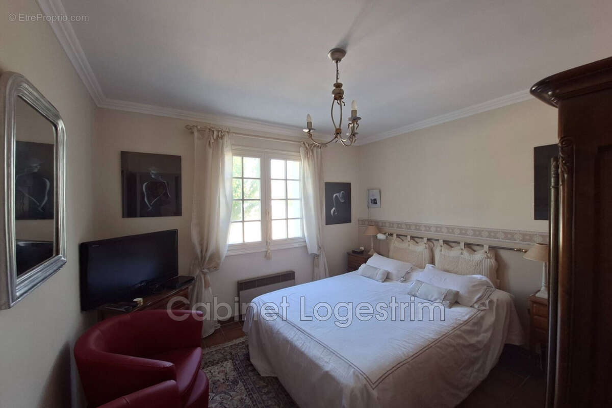 Maison 112 m² à Milhaud  - photo 8