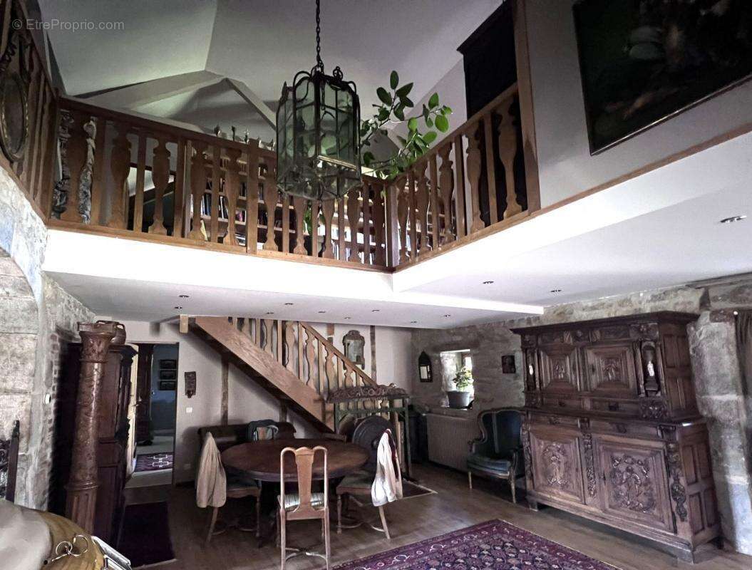 Maison à MARCILHAC-SUR-CELE