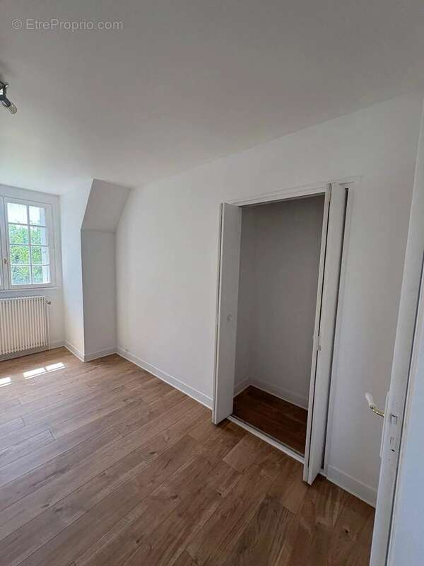 Maison à SAINT-NOM-LA-BRETECHE