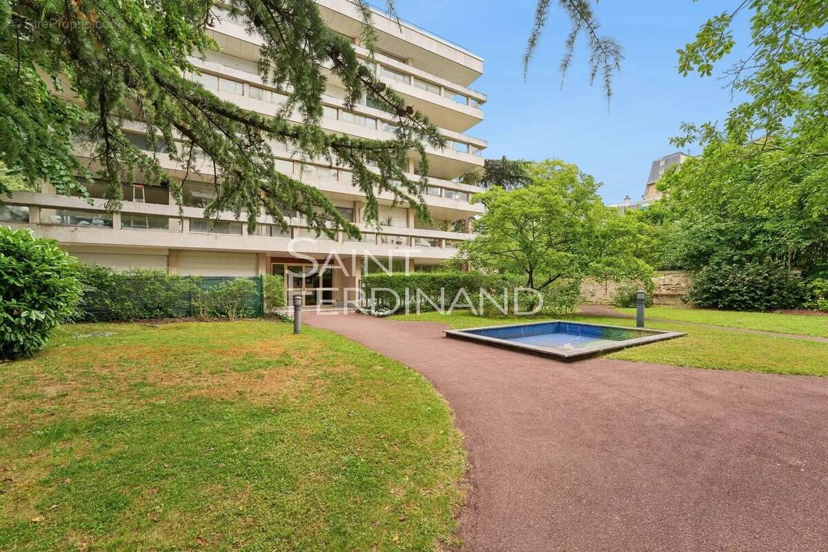 Appartement à NEUILLY-SUR-SEINE