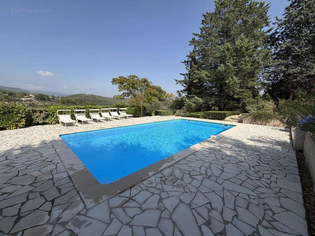 Figanières – maison avec piscine et vue panoramique - photo 10