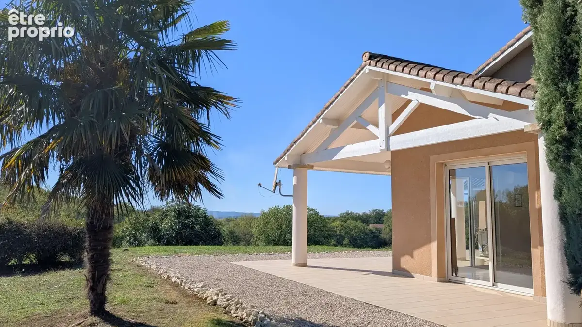 Villa de plain-pied avec vue dégagée et beaux volumes - photo 2