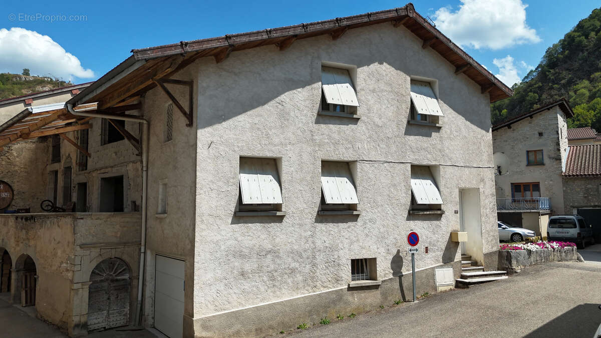 Cerdon   maison de village   77 m2   2 chambres   garage - photo 3
