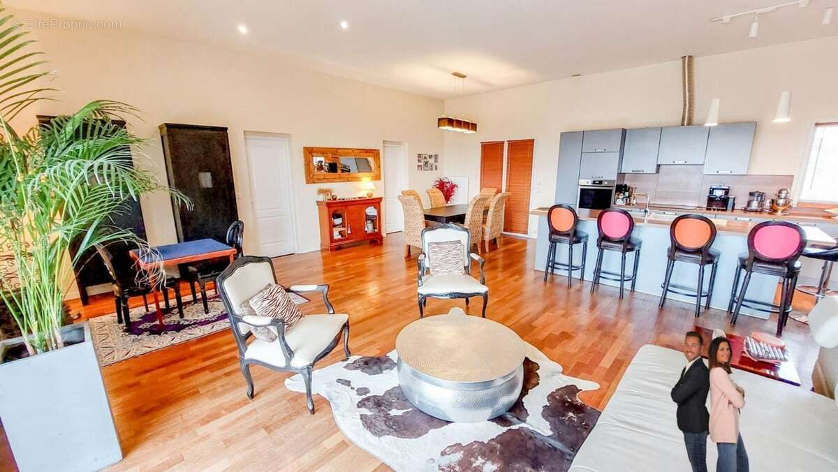Maison 384 m² à Ayguesvives  - photo 2