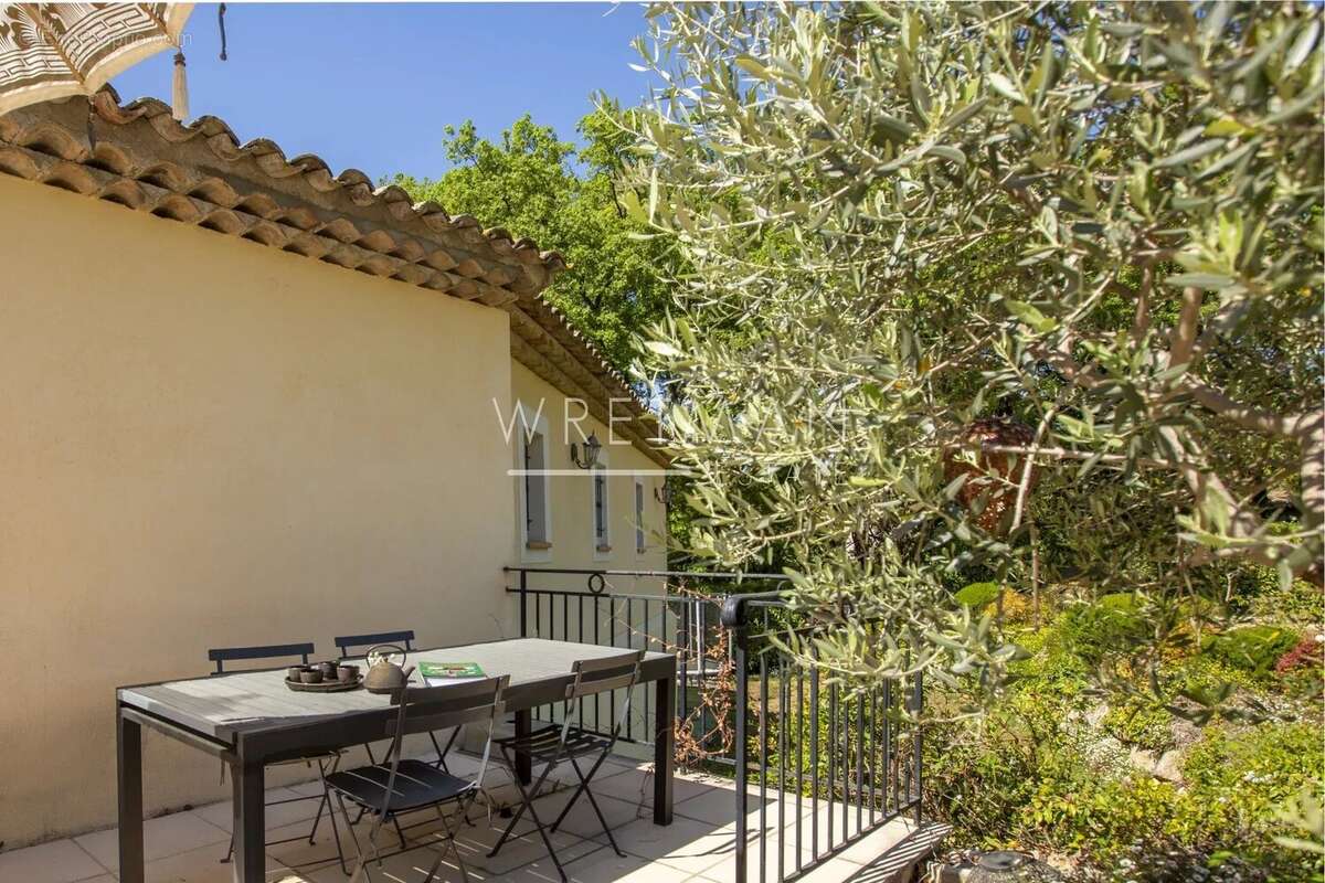 Maison à CHATEAUNEUF-GRASSE