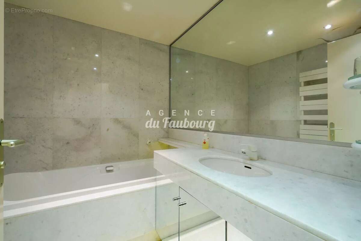 Appartement à NEUILLY-SUR-SEINE