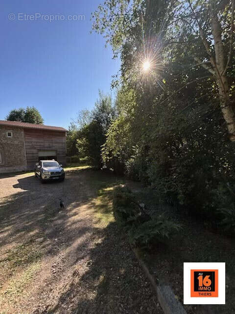 Maison à CELLES-SUR-DUROLLE