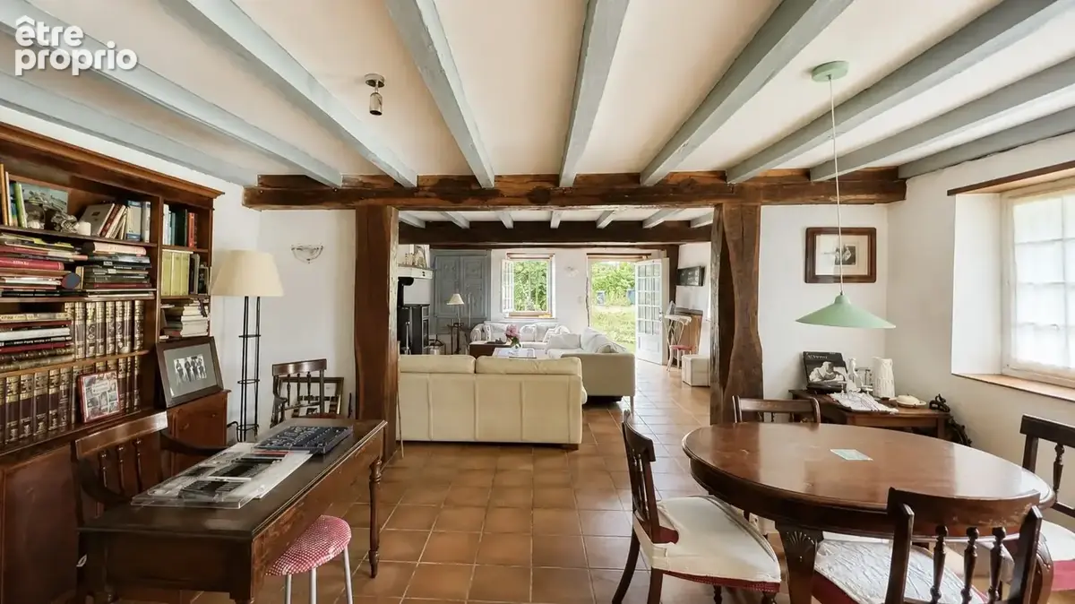 Maison de caractère du XVIIIe siècle rénovée  402 m² habitables  9 chambres  Terrain de 2 215 m²  Urt - photo 8
