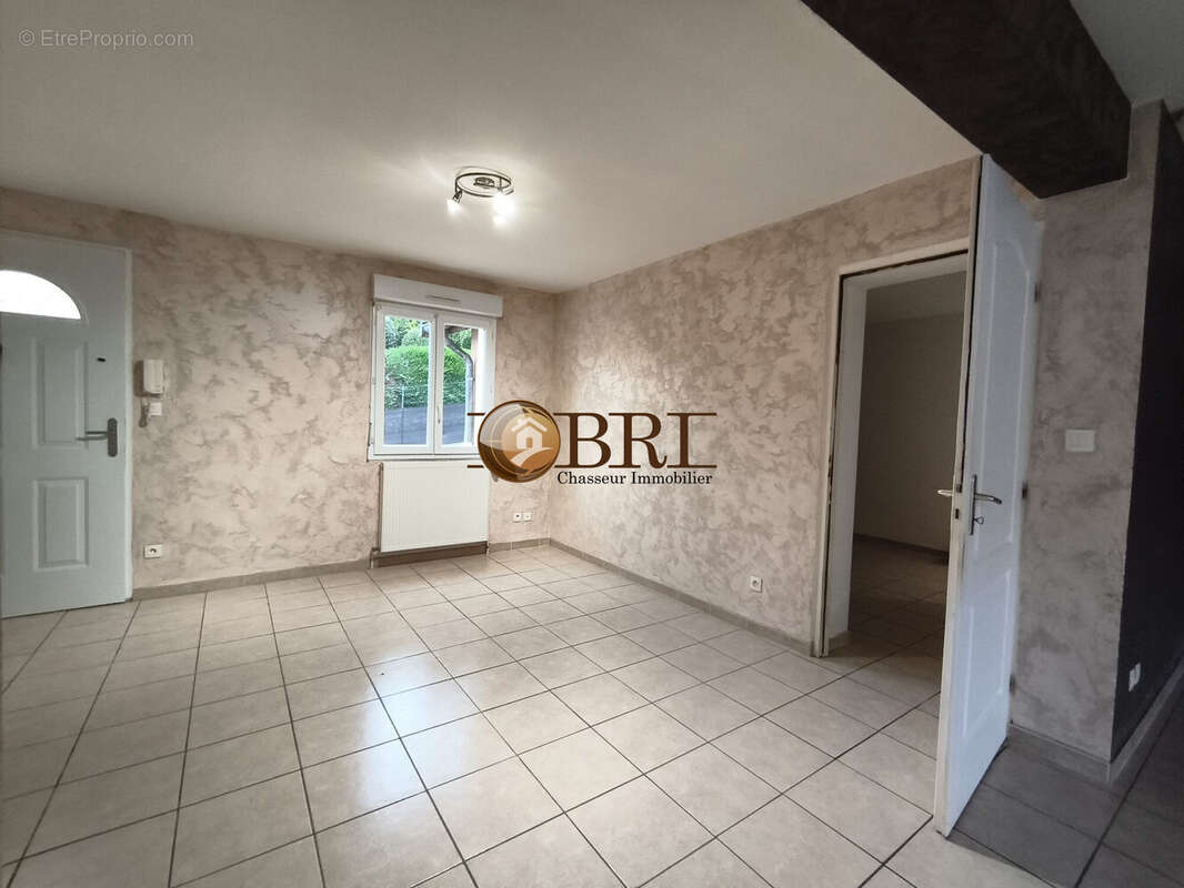 entrée - Maison à SAINT-JEAN-DE-SOUDAIN