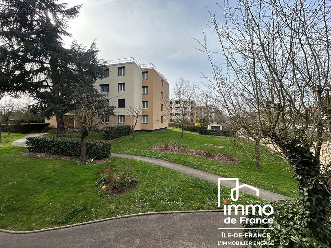 Appartement à SAINTE-GENEVIEVE-DES-BOIS