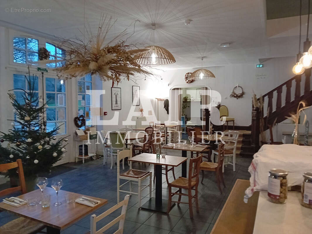 Commerce à SAINT-LEONARD-DES-BOIS