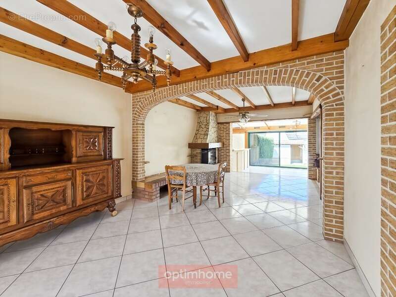 Maison 98 m² 3 chambres veranda cave complete grand garage - photo 5