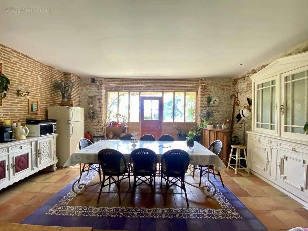 Villefranche, bâtisse de caractère avec chambres d'hôtes, dépendances, jardin et piscine - photo 11