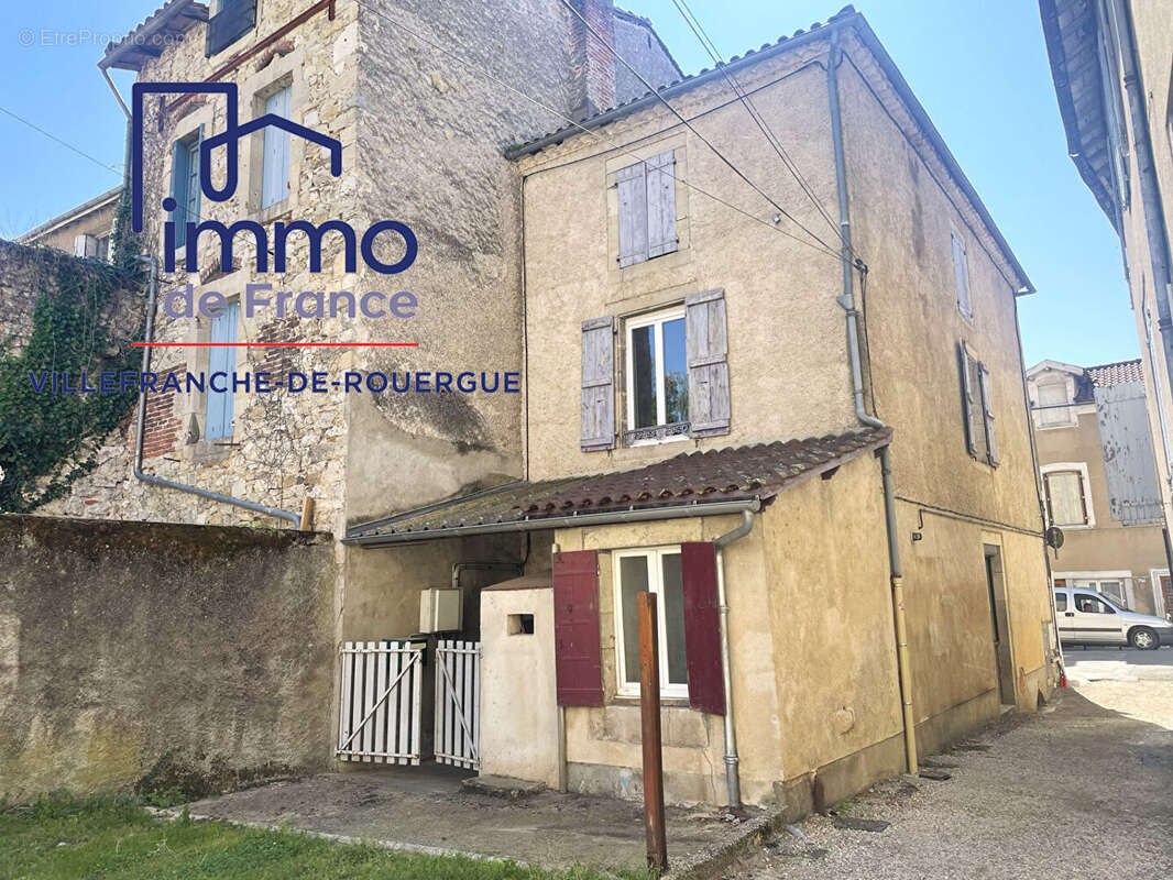 Immeuble avec parking, double garage et jardin - photo 3