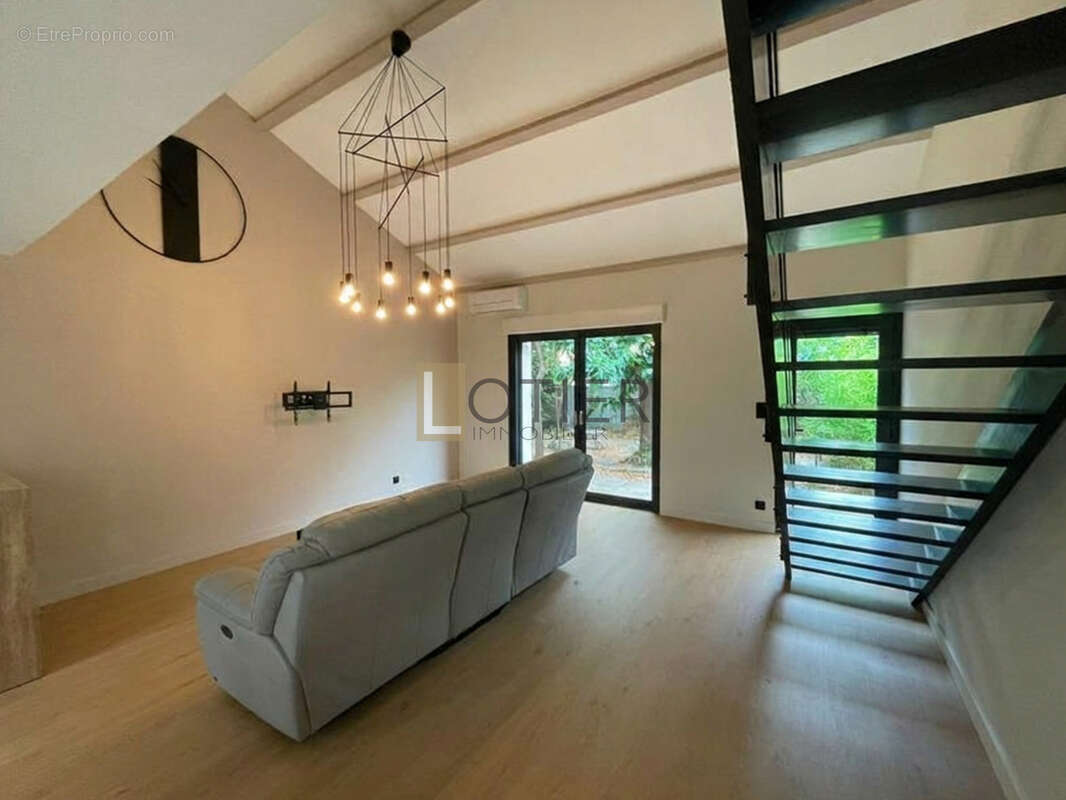TRÈBES   Maison 3 faces, 3 chambres, suite parentale, jardin et belles prestations - photo 2
