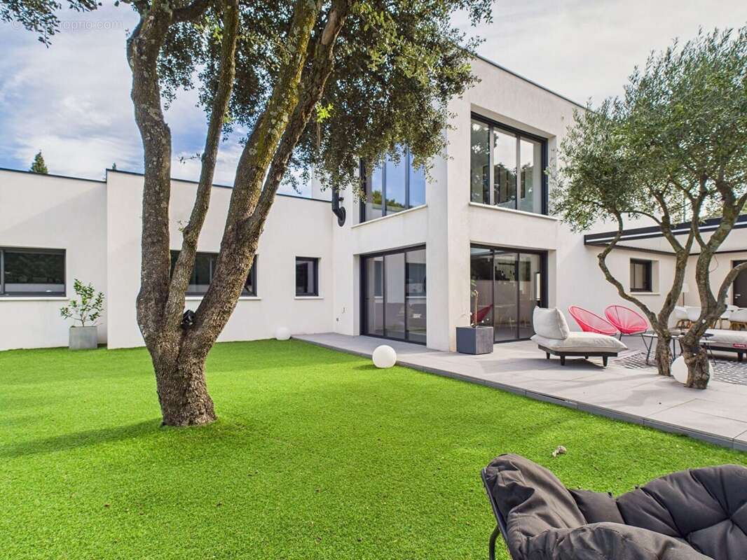 Maison 165 m² à Villeneuve-Les-Avignon  - photo 5