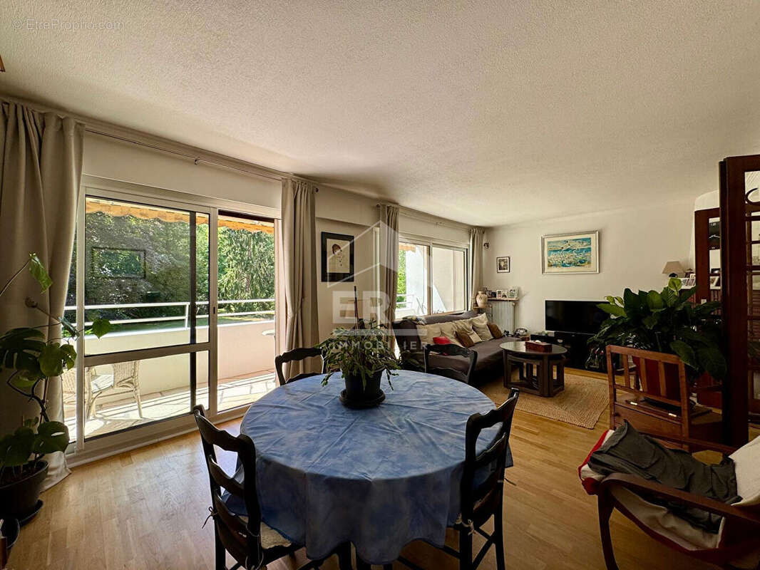 Appartement à COMBS-LA-VILLE