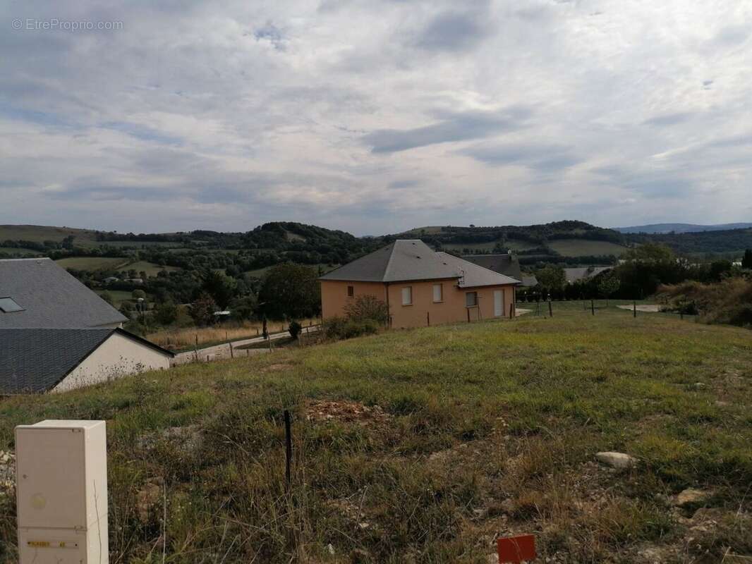 Terrain à CRUEJOULS
