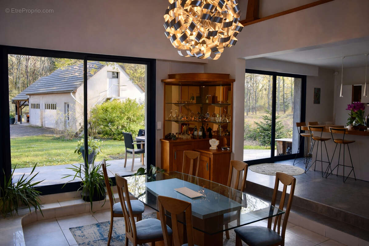 Maison à CHEVILLON-SUR-HUILLARD