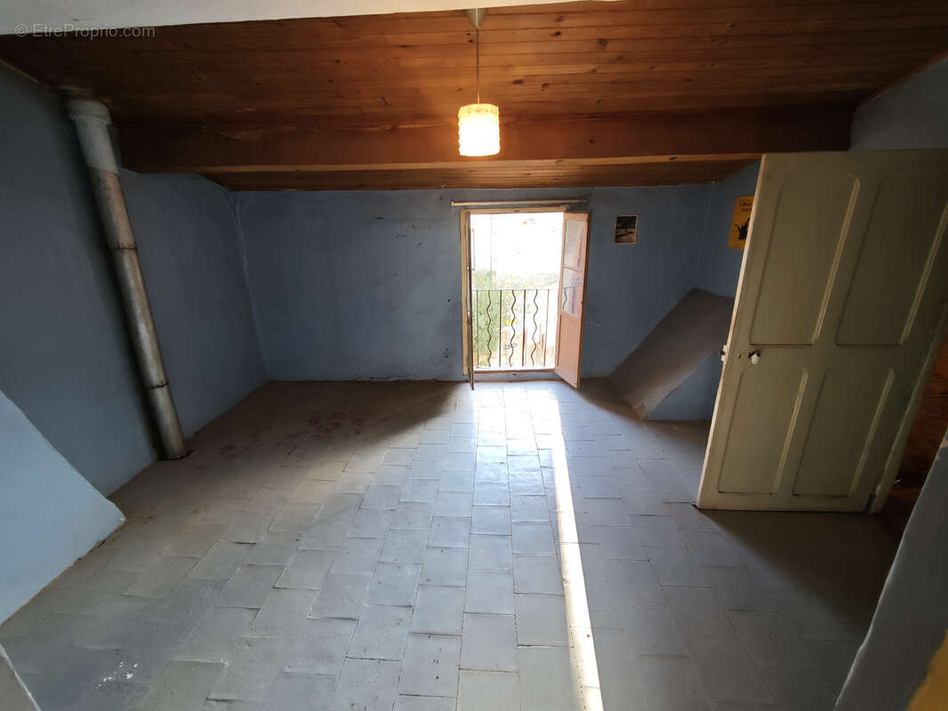 Maison de Village de type 3 avec cave. - photo 4