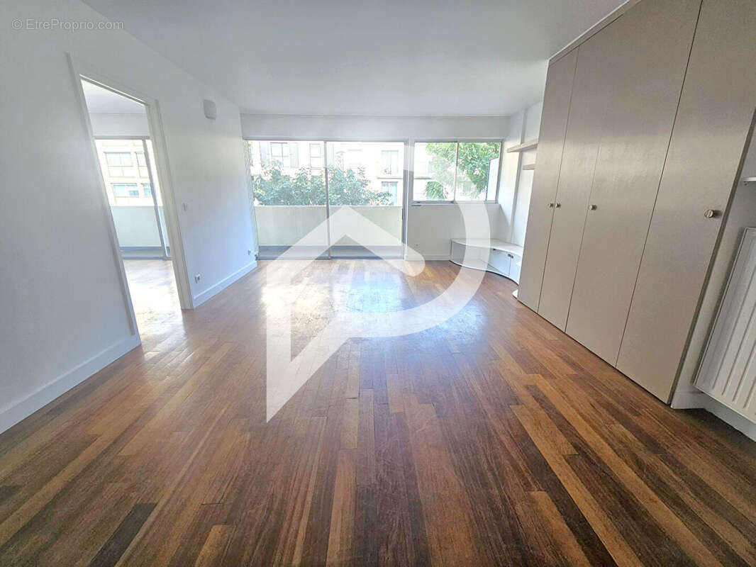 Appartement à CHARENTON-LE-PONT