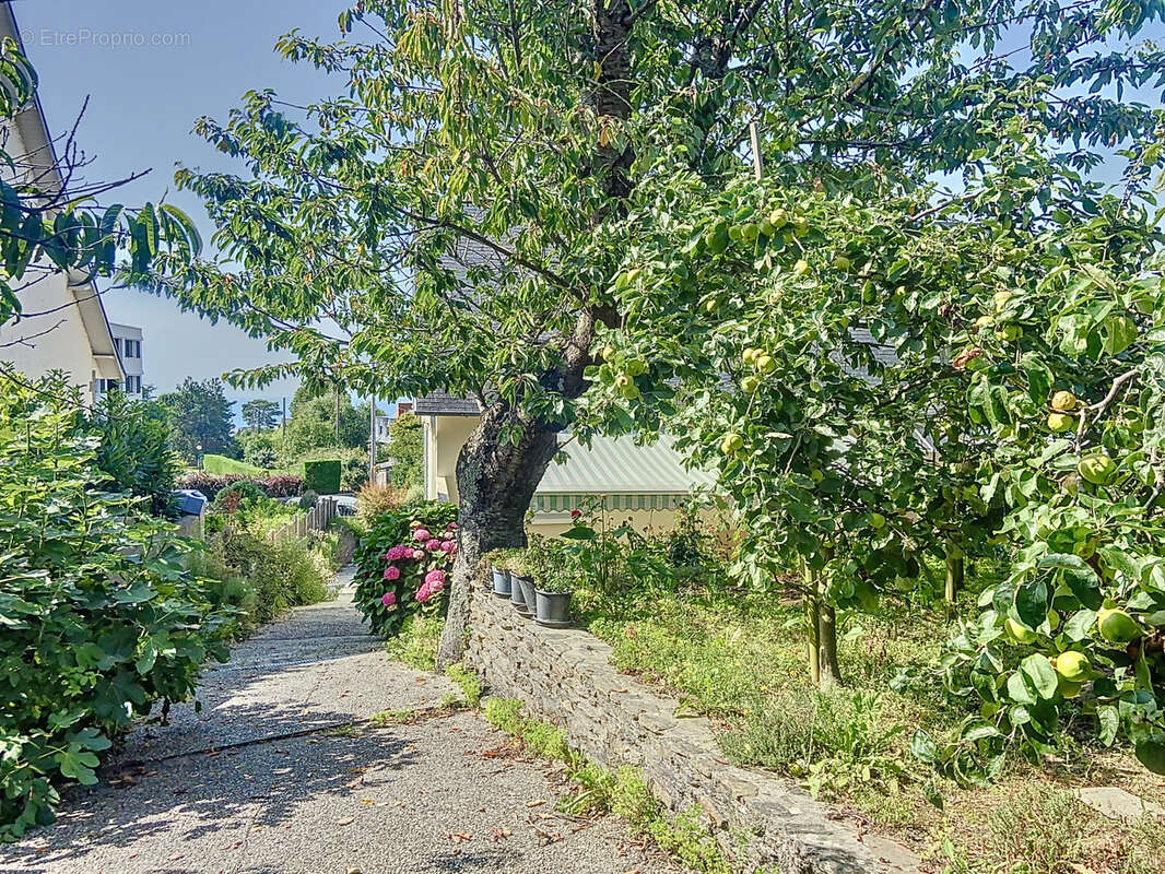 Maison à DONVILLE-LES-BAINS