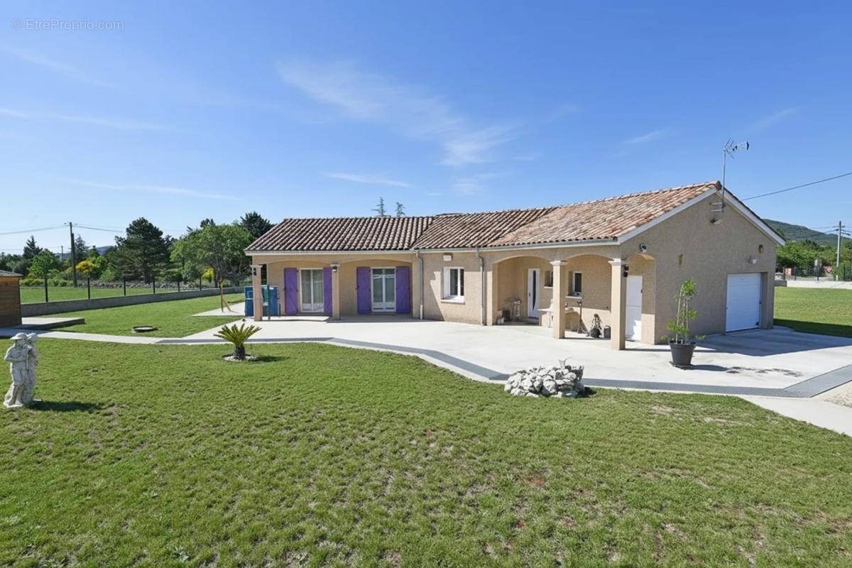 Maison à SAINT-REMEZE