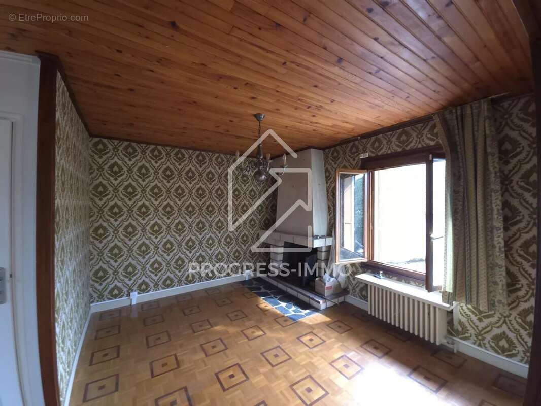 Maison à COMBS-LA-VILLE