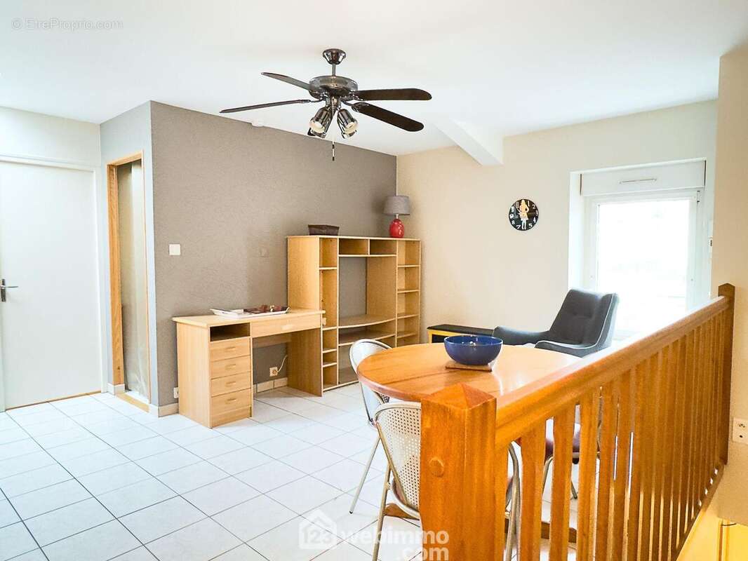 ... avec une luminosité côté Est. - Appartement à CHOLET