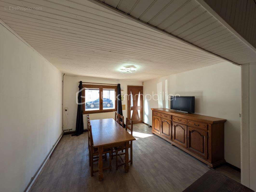  Maison pleine de charme avec beaux volumes et jardin  - photo 2