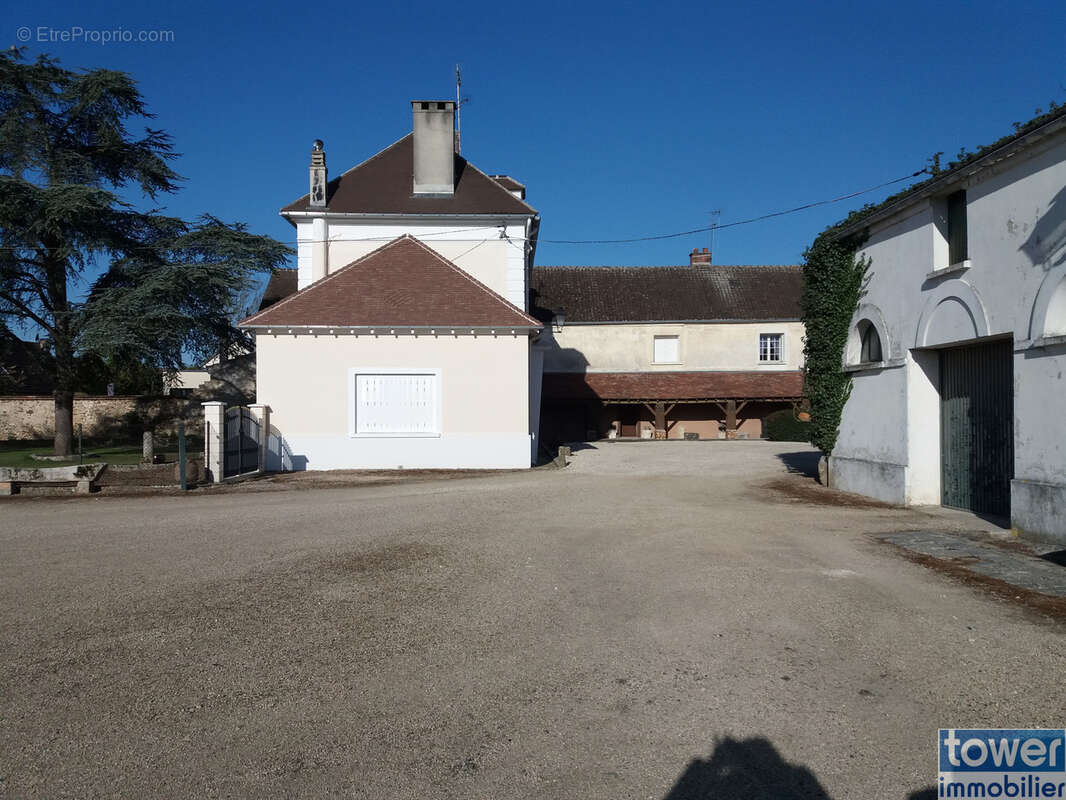 Maison à POINCY