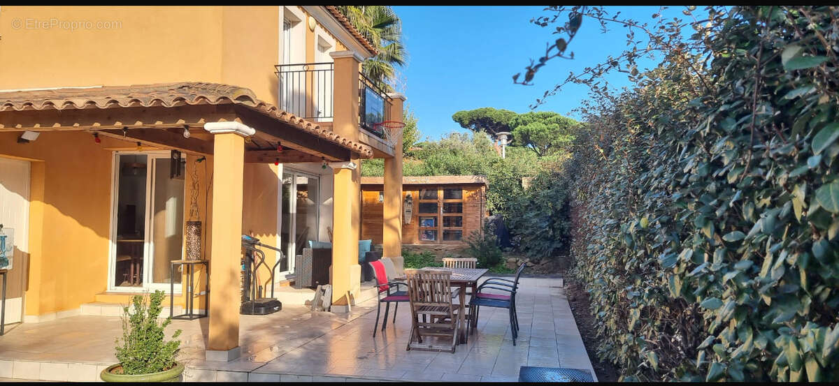 Maison à ROQUEBRUNE-SUR-ARGENS