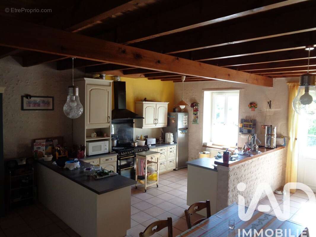 Maison 300 m² à Preguillac  - photo 5