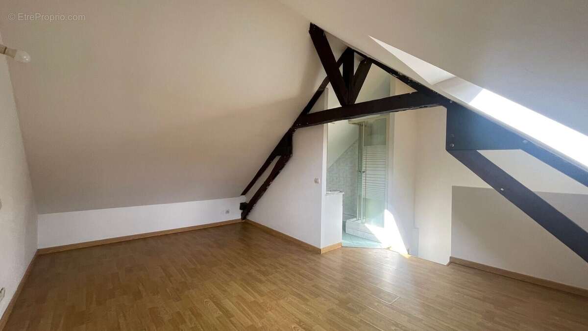 Maison à MONTREUIL-POULAY